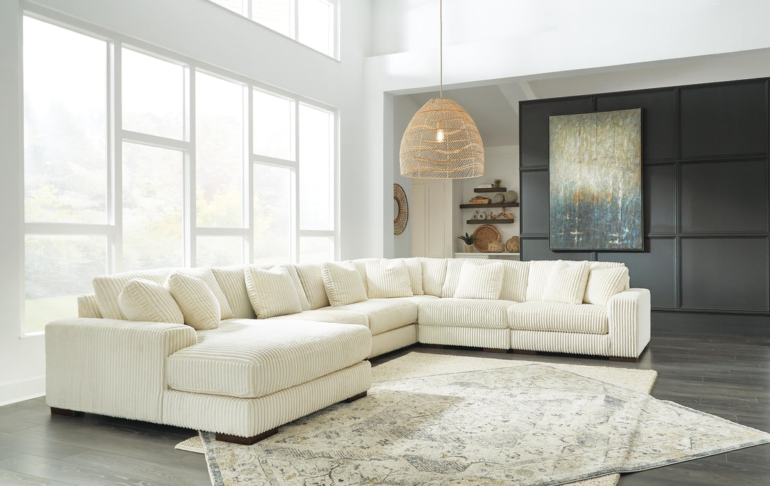 Five Star Furniture - Lindyn Sectional with Chaise