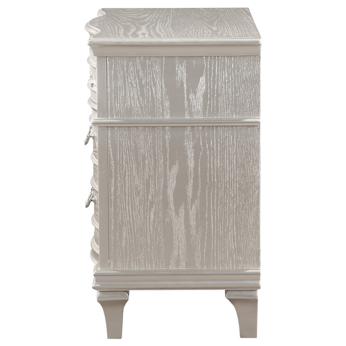 Five Star Furniture - Evangeline 3-drawer Nightstand Silver Oak