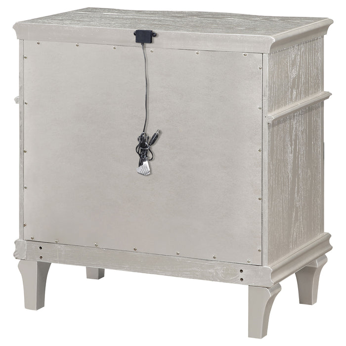 Five Star Furniture - Evangeline 3-drawer Nightstand Silver Oak