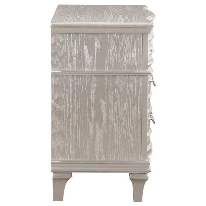 Five Star Furniture - Evangeline 3-drawer Nightstand Silver Oak