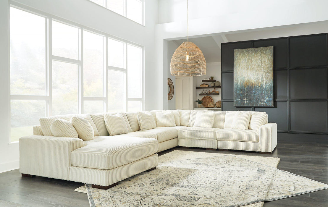 Five Star Furniture - Lindyn Sectional with Chaise