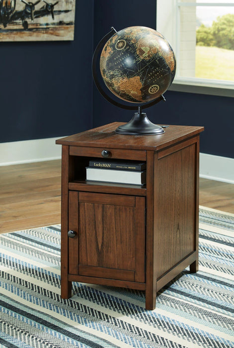 Five Star Furniture - Treytown Chairside End Table